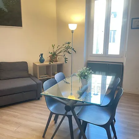 Accogliente E Vicino Al Centro Апартаменты *
