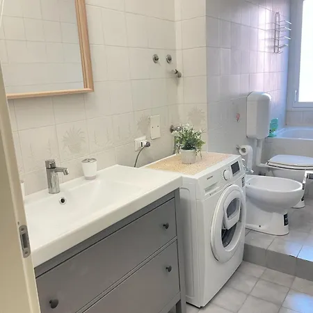Accogliente E Vicino Al Centro Апартаменты *